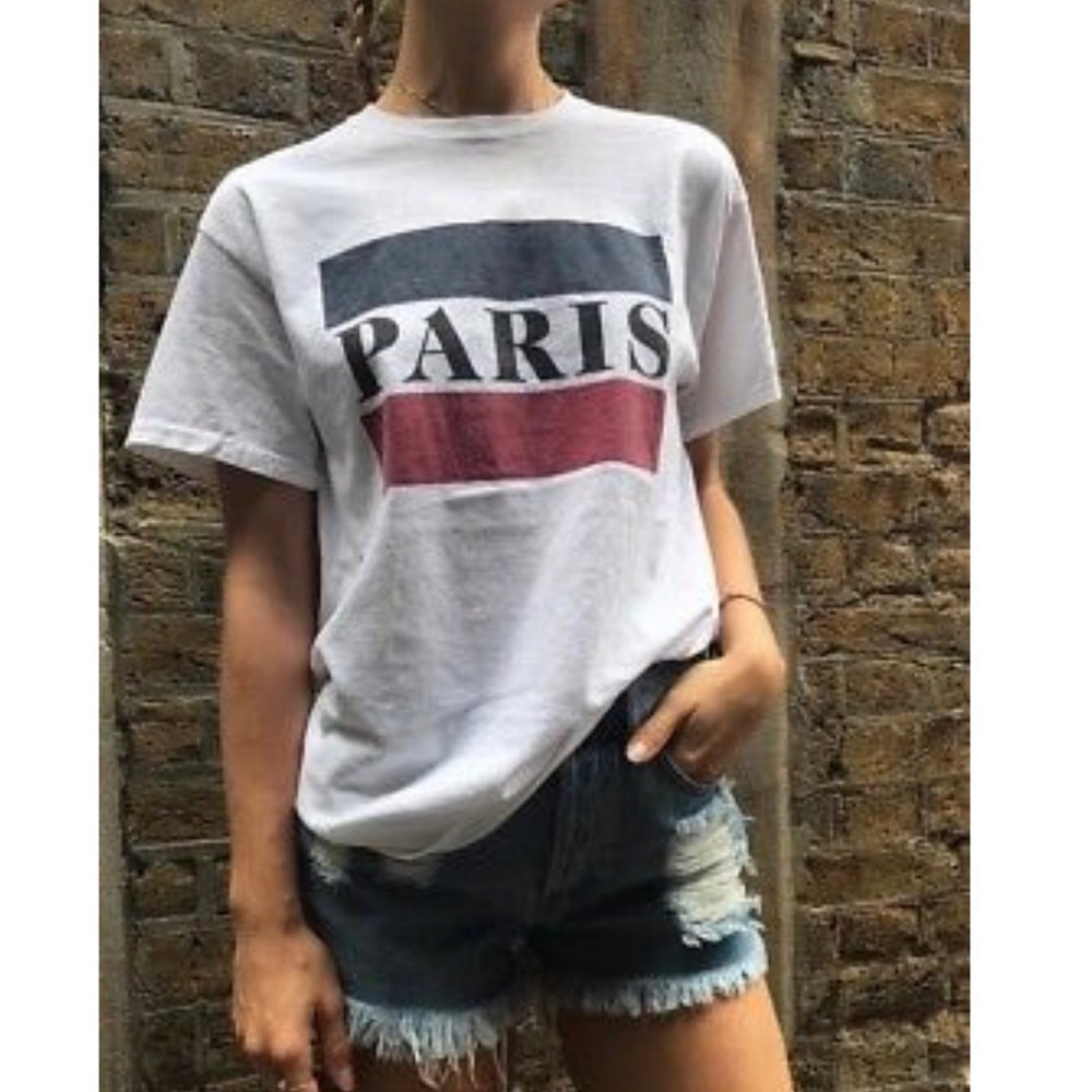 ❤️BRANDY MELVILLE PARIS TEE